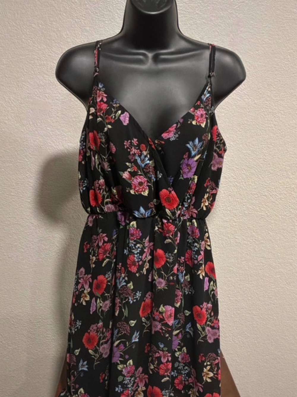 Forever 21 Black Floral V-Neck Spaghetti Strap Top
